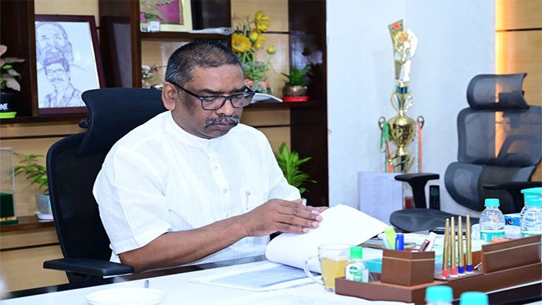 मुख्यमंत्री हेमंत सोरेन ने सिविल सर्जन समेत अधिकारियों पर कड़ी कार्रवाई के दिए निर्देश