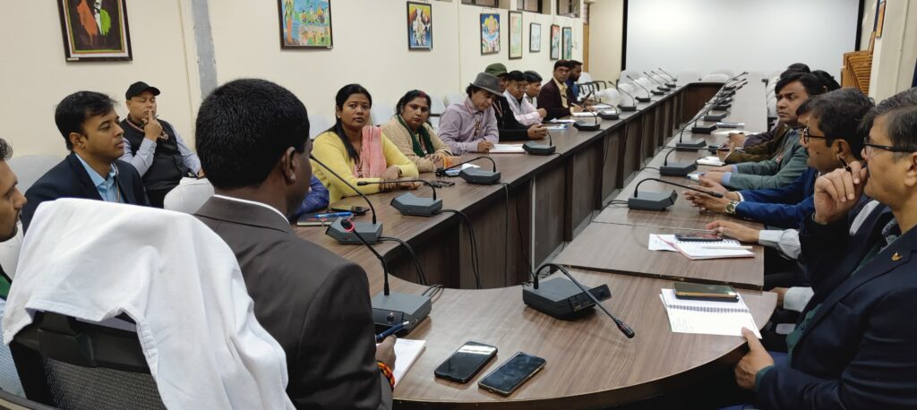 जन एवं अबुआ साथी में आए शिकायतों के लंबित होने पर उपायुक्त नाराज