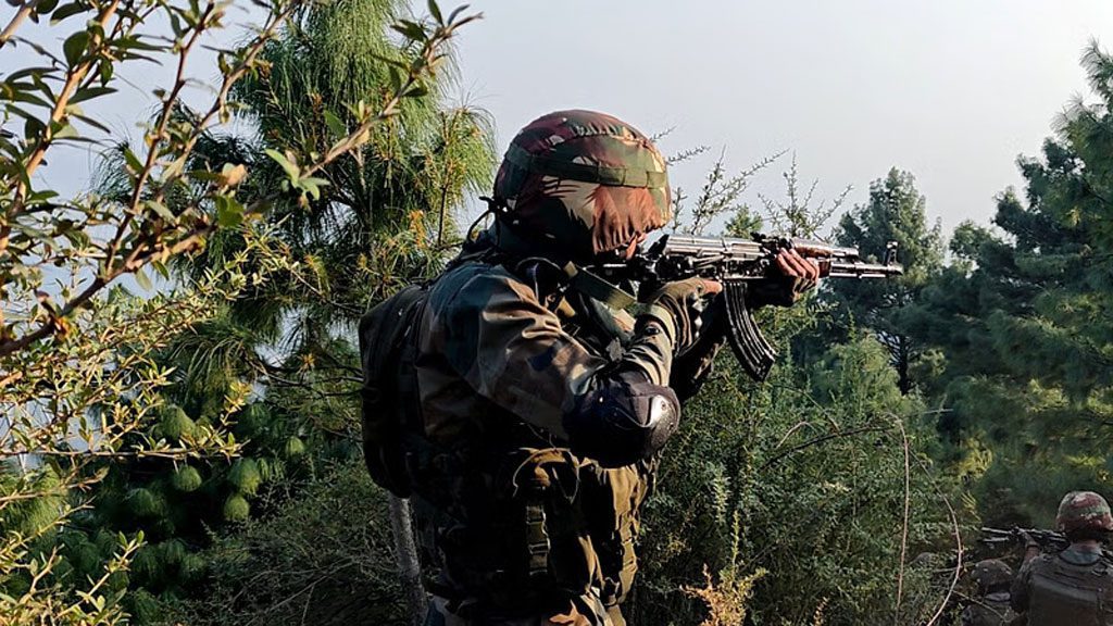 पाकिस्तान ने फिर तोड़ा संघर्ष विराम, भारतीय सेना ने दिया करारा जवाब पाकिस्तान ने फिर तोड़ा संघर्ष विराम
