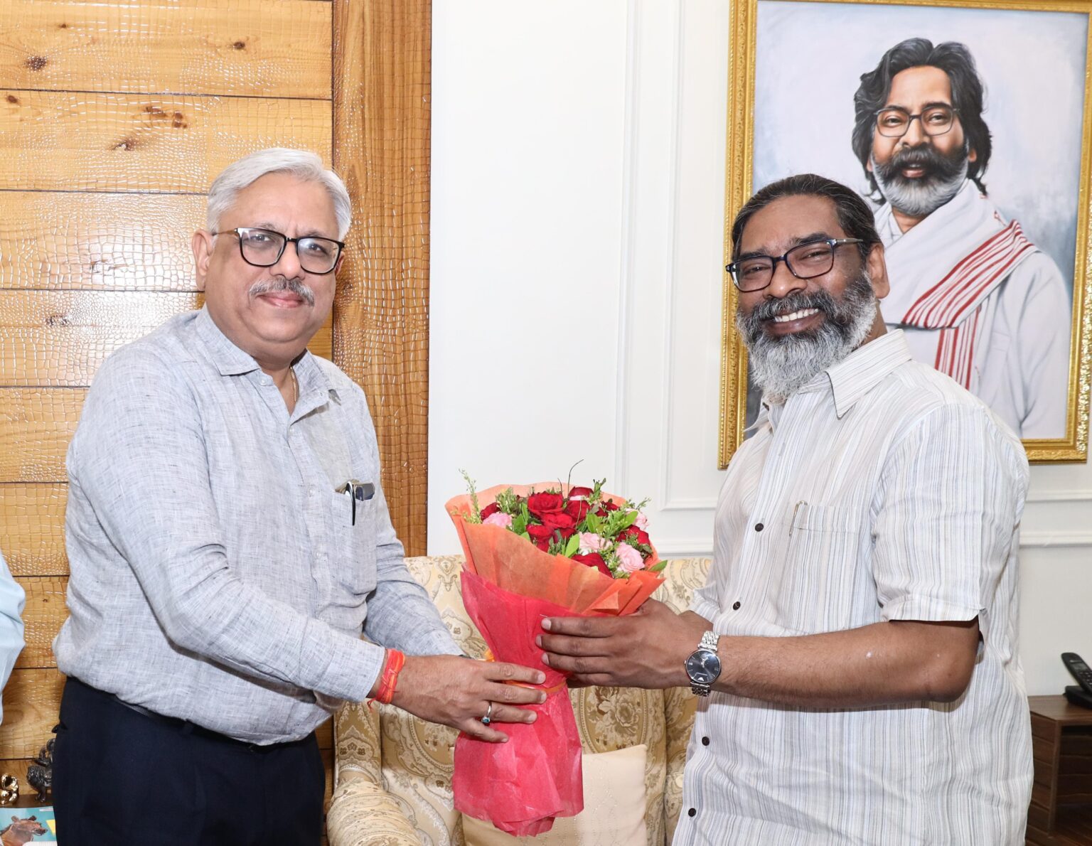 मुख्यमंत्री से एम्स निदेशक की मुलाकात, दीक्षांत समारोह और विस्तार योजनाओं पर हुई चर्चा