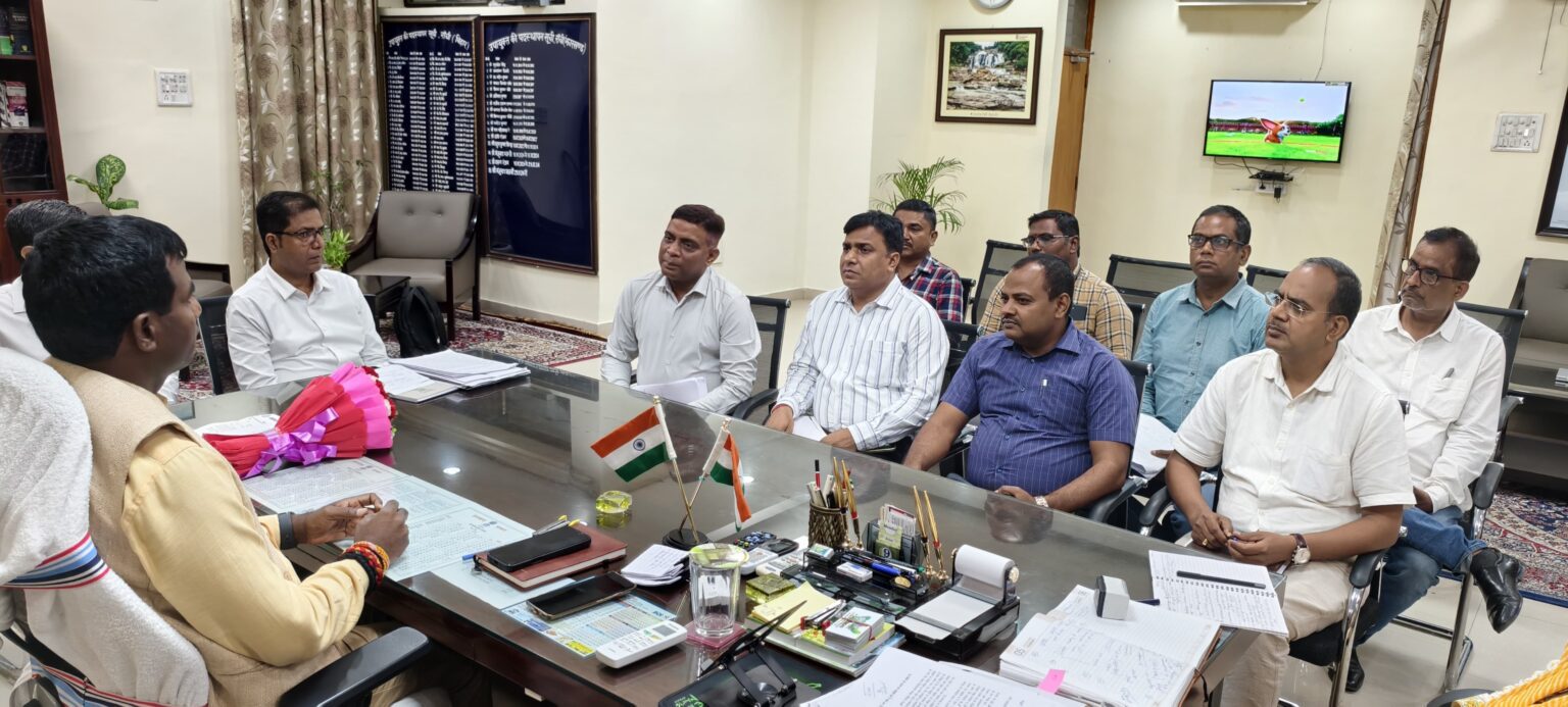 JBVNL और JRDCL अधिकारियों संग उपायुक्त की समन्वय बैठक, विकास कार्यों को लेकर दिए निर्देश