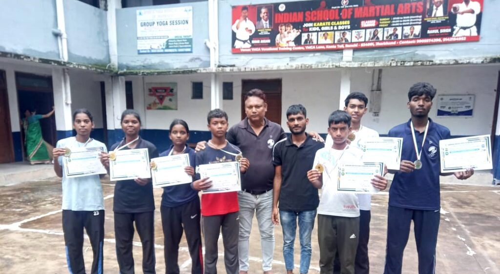 राज्यस्तरीय किक बॉक्सिंग में रांची ने मारी बाजी, 8 स्वर्ण समेत 12 पदकों के साथ लौटी टीम