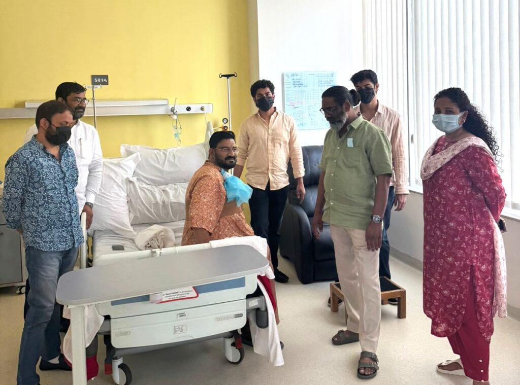 गुड़गांव में इलाजरत मंत्री से मिलने पहुंचे CM हेमंत सोरेन, जानिए क्यों थी मुलाकात खास!