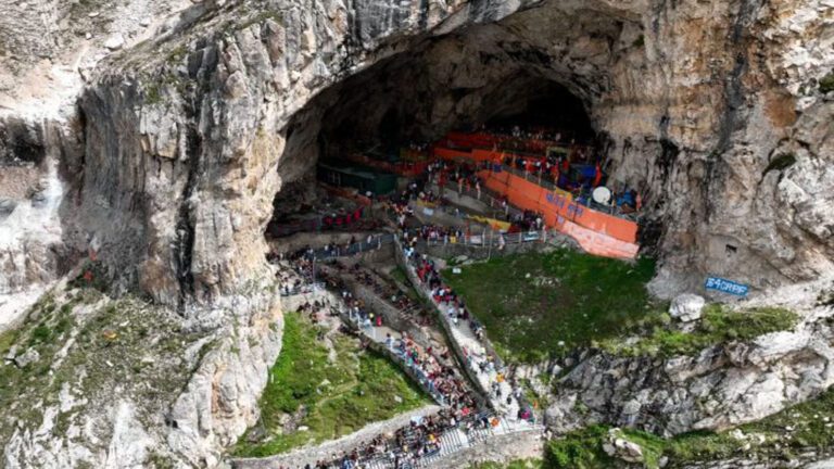 Amarnath Yatra- 1.45 lakh devotees have visited Baba Barfani