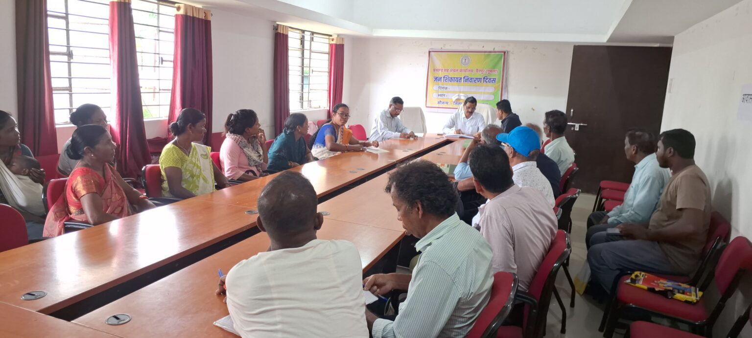 चैनपुर में पीडीएस डीलरों की समीक्षा बैठक ई-केवाईसी और वितरण में तेजी लाने का निर्देश