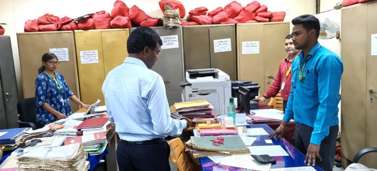 रांची उपायुक्त ने समाहरणालय ब्लॉक-ए में किया औचक निरीक्षण, व्यवस्था सुधार पर दिए निर्देश