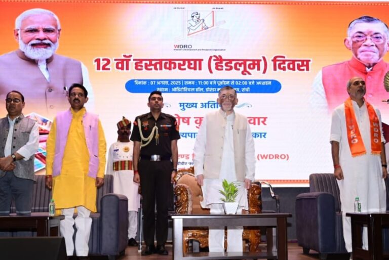 “हर धागा एक कहानी है” राज्यपाल ने बुनकरों को बताया आत्मनिर्भर भारत की रीढ़