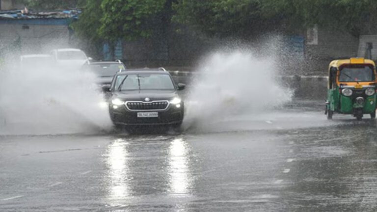 एक दिन में बदला मौसम, दिल्ली-एनसीआर में बरसात ने तोड़े रिकॉर्ड, यातायात और जनजीवन पर असर