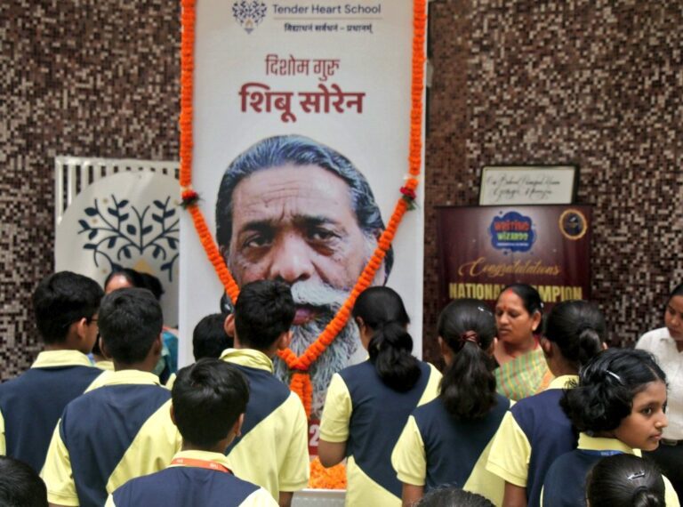 टेंडर हार्ट स्कूल में शिबू सोरेन को दी गई भावभीनी श्रद्धांजलि