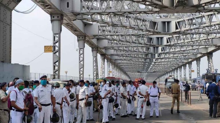 “पुलिस ने ही मेरी पत्नी को मारा है, इरादा …”, आर.जी. कर पीड़िता के पिता ने ईमेल से की शिकायत