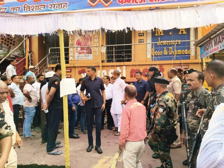 फुसरो: ज्वेलरी दुकान में लगी भयंकर आग, पहुंची फायर ब्रिगेड की चार गाड़ियां