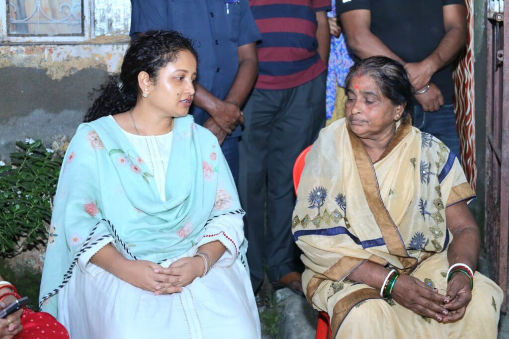 मुख्यमंत्री हेमंत सोरेन ने विनोद कुमार पांडेय की माता के निधन पर जताया शोक, कल्पना सोरेन भी रहीं साथ