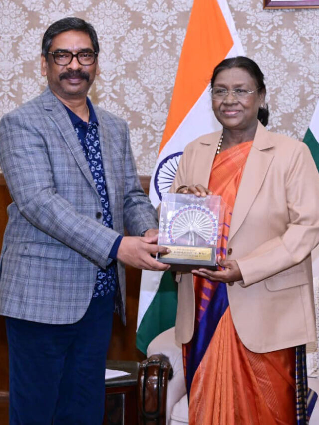 सीएम और कल्पना सोरेन ने राष्ट्रपति मुर्मु से शिष्टाचार मुलाकात की।