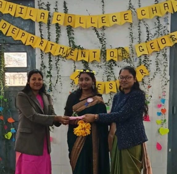 “फ्रेशर्स डे में चमकीं नई प्रतिभाएँ… भूगोल विभाग की श्रुति कुमारी बनीं मिस फ्रेशर्स 2025”