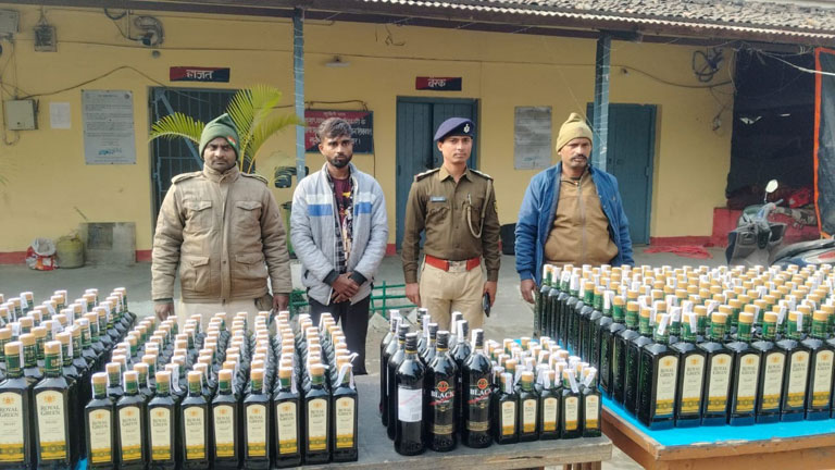 डीसीएम में गैस टंकी बन गई शराब का गोदाम, 353 लीटर जब्त