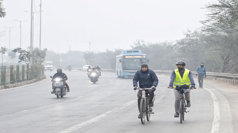कंपकंपाती ठंड और सुधरी हवा, NCR में बदला सर्दी का मिजाज