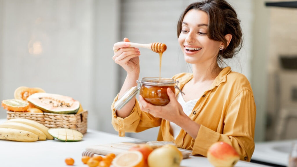 गर्मियों में शहद खाने के फायदे