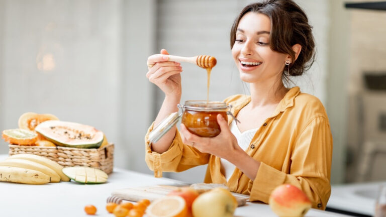 गर्मियों में शहद खाने के फायदे