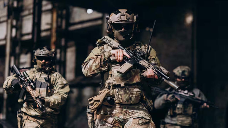 दुश्मन के बीच फंसे तो कैसे बचते हैं अमेरिकी पायलट? जानें राज