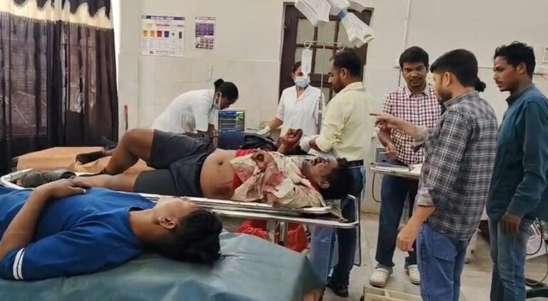 चाईबासा हादसे में पत्रकारों ने निभाई इंसानियत की मिसाल